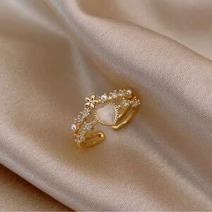 Elegant Gold and Pearl Ring